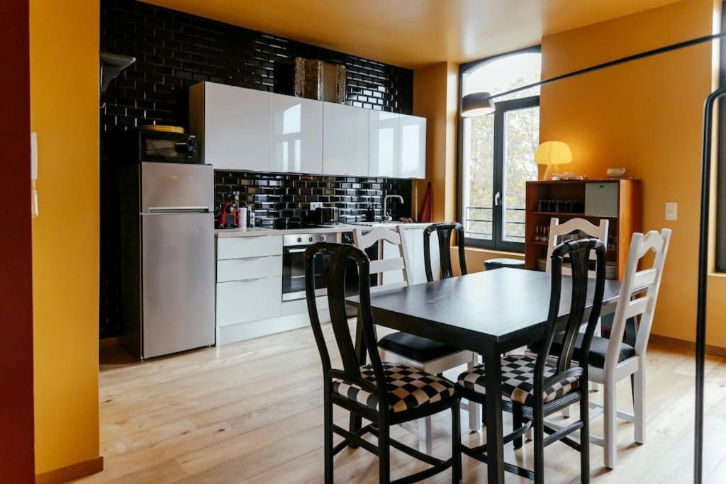 Apartament Le Retro Chic - Grand Duplex Pour 6 Dans Le Centre Liège Zewnętrze zdjęcie